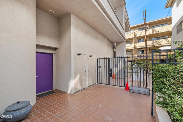 Detail Gallery Image 5 of 37 For 11915 Gorham Ave #3,  Los Angeles,  CA 90049 - 2 Beds | 2 Baths