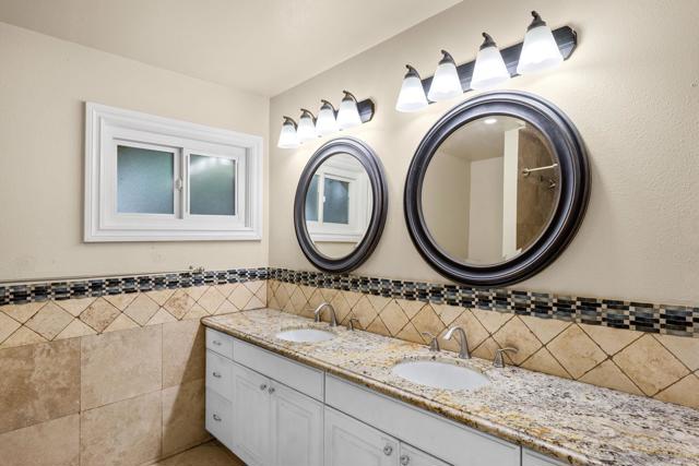 1973 Kinross Ct, Escondido CA: https://media.crmls.org/mediaz/549074a7-5d31-4c39-8262-2558cce30f09.jpg