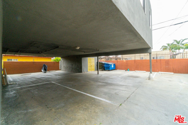 5511 Smiley Drive, Los Angeles CA: https://media.crmls.org/mediaz/5490dad0-8a82-4c52-8fd4-e2c4722ce4fb.jpg