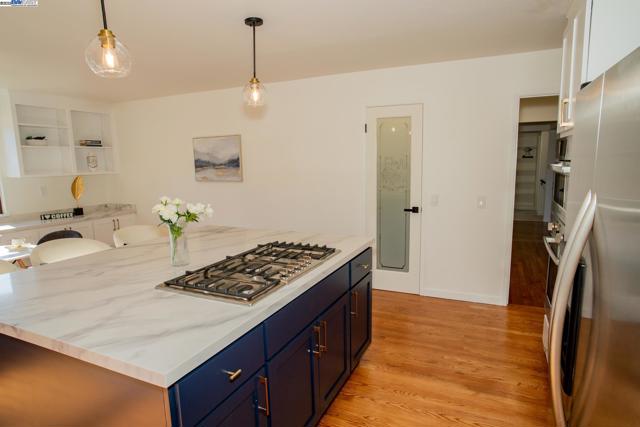 4732 Mira Vista Drive, Castro Valley CA: https://media.crmls.org/mediaz/54911b18-5391-4e10-9a97-6f105137553b.jpg