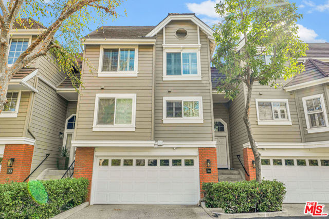 20950 Oxnard Street, Woodland Hills CA: https://media.crmls.org/mediaz/54912e83-7c53-4fbb-907f-5cb9d186dc7a.jpg