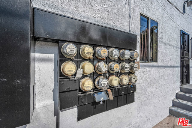 123 S Westmoreland Avenue, Los Angeles CA: https://media.crmls.org/mediaz/549172a4-b2f3-4297-b1ee-d9641b516d8a.jpg