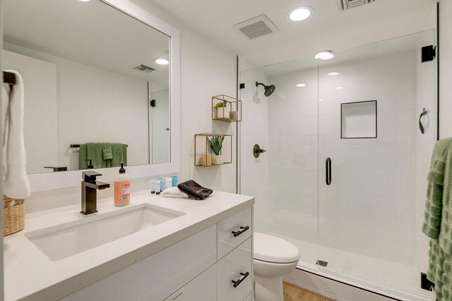 73879 Club Circle Dr, Palm Desert CA: https://media.crmls.org/mediaz/5491bc82-33c9-41b7-a3e8-3ab952ae0cbf.jpg