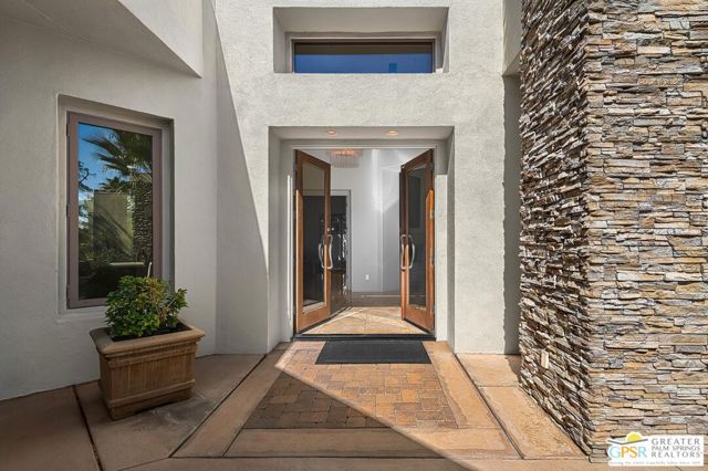 27 Ambassador Circle, Rancho Mirage CA: https://media.crmls.org/mediaz/5492bc1d-430c-4c57-b70b-738c1f291341.jpg