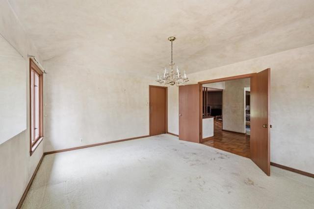 1735 Crockett Lane, Hillsborough CA: https://media.crmls.org/mediaz/5492dbc5-dfcc-438c-9c3c-ef68831b3638.jpg