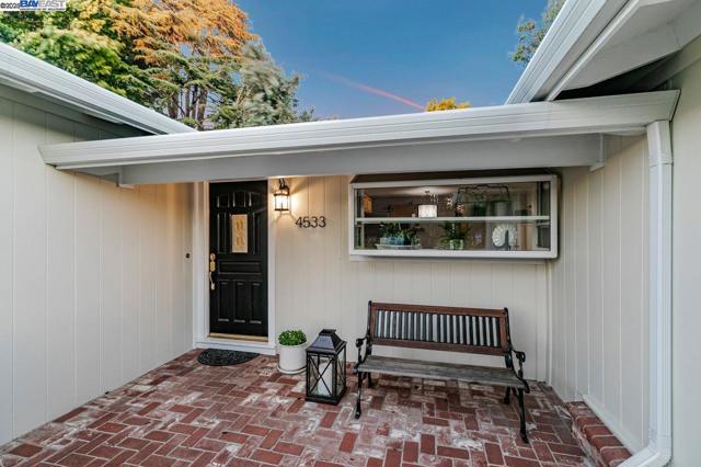 4533 Santa Cruz Ct, Fremont CA: https://media.crmls.org/mediaz/54935d8c-b605-41db-93a3-0df4ea6f43aa.jpg