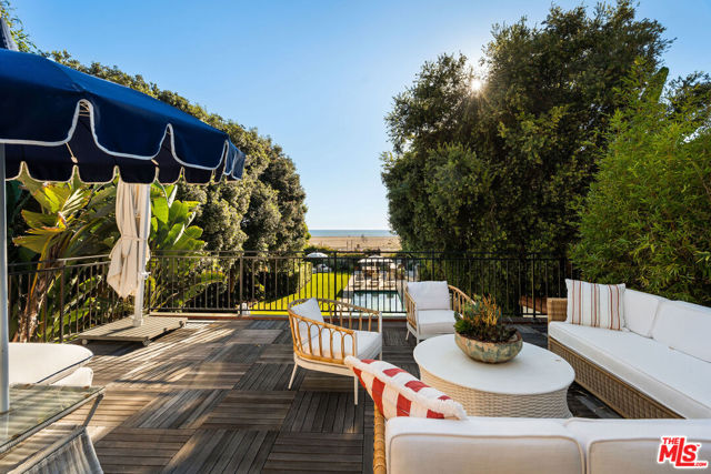 Image 32 of 72 For 705 Palisades Beach Road