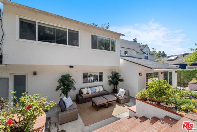 135 N Canyon View Drive, Los Angeles CA: https://media.crmls.org/mediaz/5493efbe-a2a3-4bb1-80c5-ef578d923230.jpg