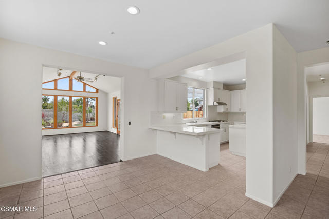 1532 Lorena Drive, Oxnard CA: https://media.crmls.org/mediaz/54942121-50c5-4473-b9de-6164ff7267f5.jpg