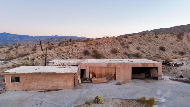 67601 Pierson Boulevard, Desert Hot Springs CA: https://media.crmls.org/mediaz/54943a44-3d19-4deb-8ff2-872ad4437cb9.jpg