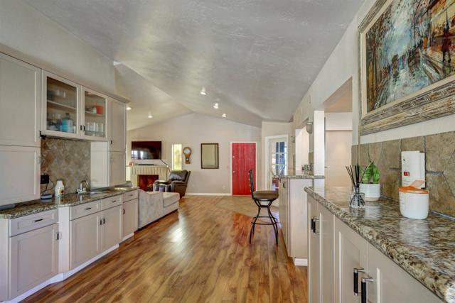 Detail Gallery Image 7 of 28 For 1733 Schooner Way, Carlsbad,  CA 92008 - 3 Beds | 2 Baths