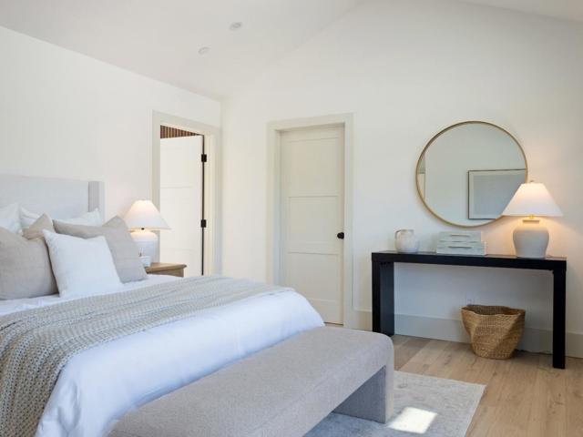 3240 N Main Street, Soquel CA: https://media.crmls.org/mediaz/54950f35-c3b8-4183-b2ad-accde6efd64a.jpg