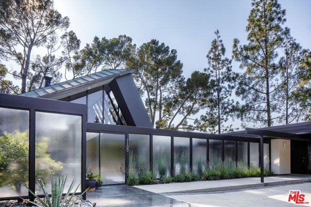 1100 Paso Alto Drive, Pasadena CA: https://media.crmls.org/mediaz/54951255-2016-41da-98d9-e987ca300052.jpg