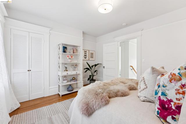 Image 35 of 60 For 2035 Francisco St