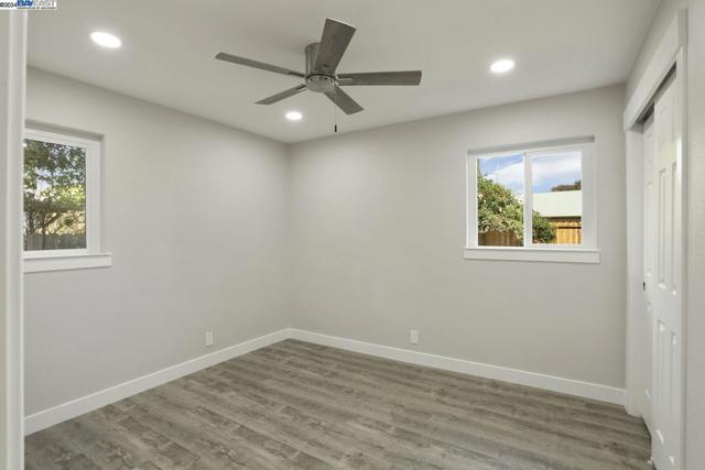 Image 19 of 39 For 105 Benjamin Holt Dr