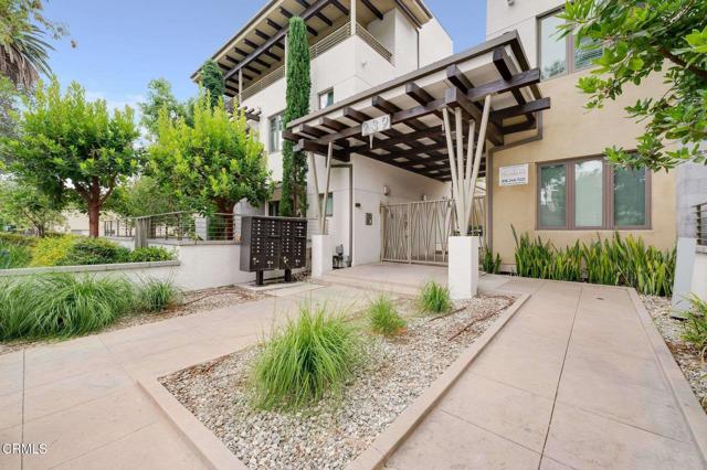 Detail Gallery Image 2 of 23 For 239 S Marengo Ave #201,  Pasadena,  CA 91101 - 2 Beds | 2 Baths