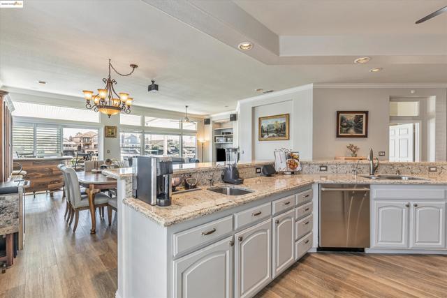 4174 Beacon Pl, Discovery Bay CA: https://media.crmls.org/mediaz/5495a858-4bab-441d-ab67-408c8de3c935.jpg