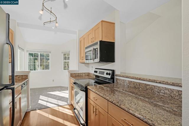 7540 Canyon Meadow Cir, Pleasanton CA: https://media.crmls.org/mediaz/54962ca2-08e0-4279-8667-9eb449a538a0.jpg
