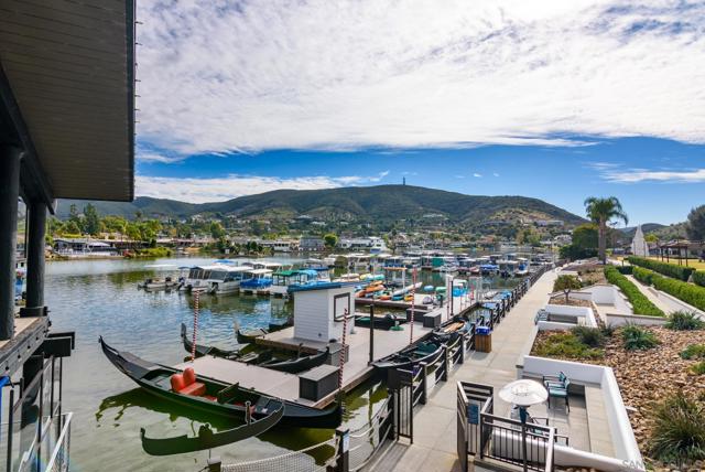 1130 Lake Ridge Dr, San Marcos CA: https://media.crmls.org/mediaz/54963bed-0adb-40fe-b5e9-e78f5079013b.jpg