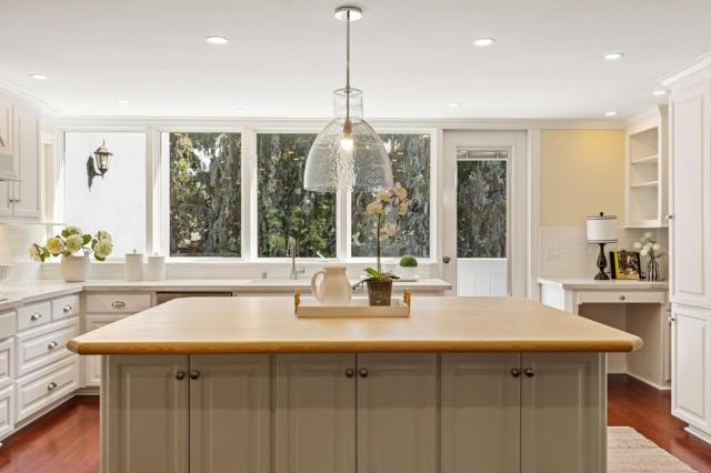 1721 Stone Pine Lane, Menlo Park CA: https://media.crmls.org/mediaz/549669b8-6d2c-4903-b976-c8b4005dc67f.jpg