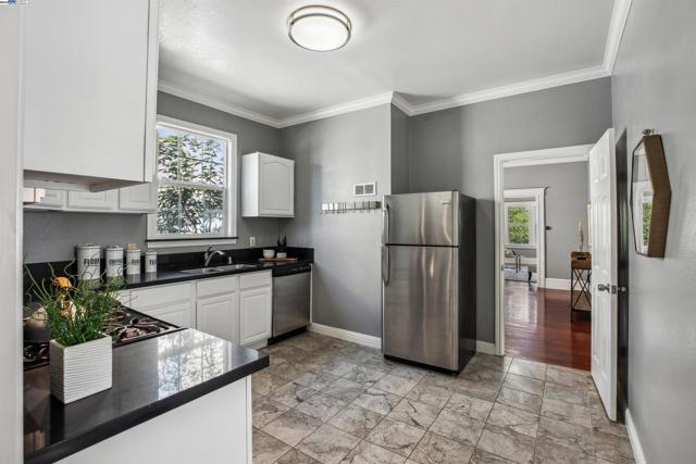 3241 Davis Street, Oakland CA: https://media.crmls.org/mediaz/54968d5d-ed05-48d0-b49e-87826969deb2.jpg