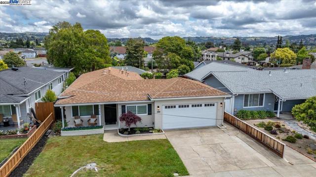 19678 Bernal Street, Castro Valley CA: https://media.crmls.org/mediaz/5496ab2f-59db-40ed-9d86-7e75849344f4.jpg