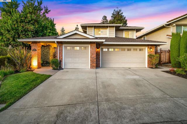 639 Canyon Crest Rd East, San Ramon CA: https://media.crmls.org/mediaz/549736f2-7509-4f71-a640-03170308920a.jpg
