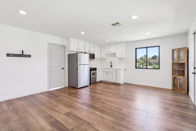 1797 99 Rabbit Hill, Fallbrook CA: https://media.crmls.org/mediaz/54973b1e-4393-47b4-9507-aeeba5c5d9fe.jpg