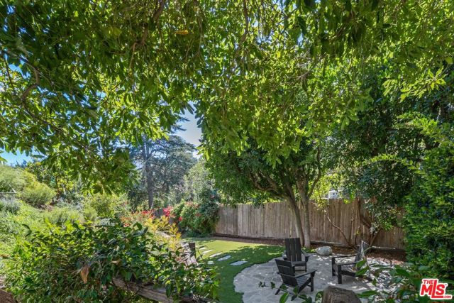 13201 Cheltenham Drive, Sherman Oaks CA: https://media.crmls.org/mediaz/5497f1cf-bfb6-4729-8add-8ca138d492a5.jpg