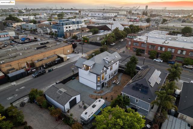 2602 Adeline St, Oakland CA: https://media.crmls.org/mediaz/54980715-fadc-4e80-9d38-291e42a3c6d6.jpg
