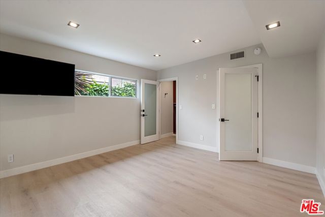 10650 Putney Road, Los Angeles CA: https://media.crmls.org/mediaz/549896ac-91c1-4fe7-87e7-6ec5b0c9faec.jpg
