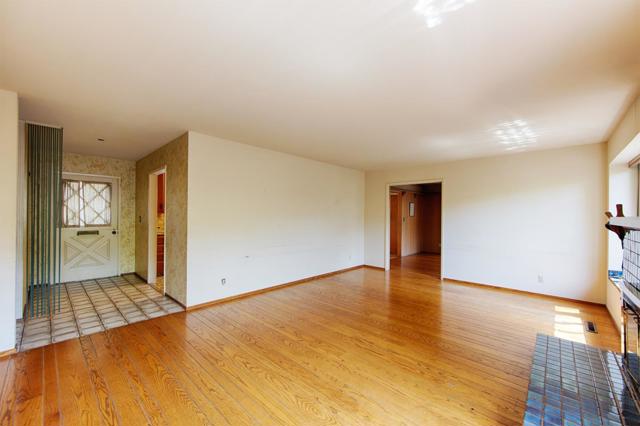 3810 Grove Avenue, Palo Alto CA: https://media.crmls.org/mediaz/5498e16a-61e7-4e2e-8621-8b63d4e3a822.jpg