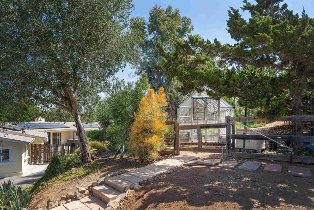 1131 Vale Terrace Dr, Vista CA: https://media.crmls.org/mediaz/5498f3a8-a4a1-492a-9ffa-df27993a20c3.jpg
