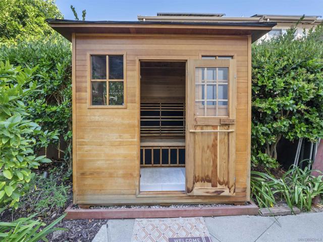 3424 CAMINO ALEGRE, Carlsbad CA: https://media.crmls.org/mediaz/5498f733-de83-4377-ab73-9efc754ab589.jpg