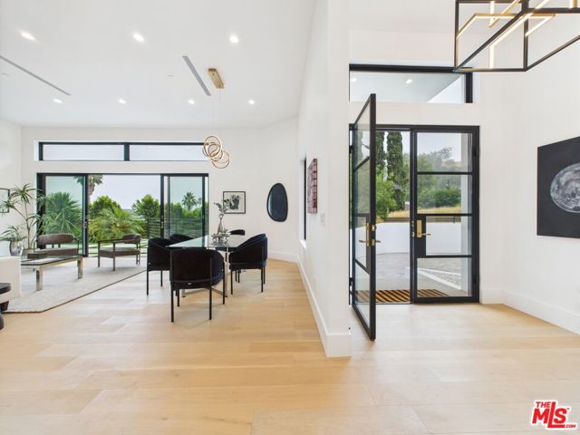 4637 Dunas Lane, Tarzana CA: https://media.crmls.org/mediaz/54991ae6-483a-4457-93ed-3314ac2ce29b.jpg