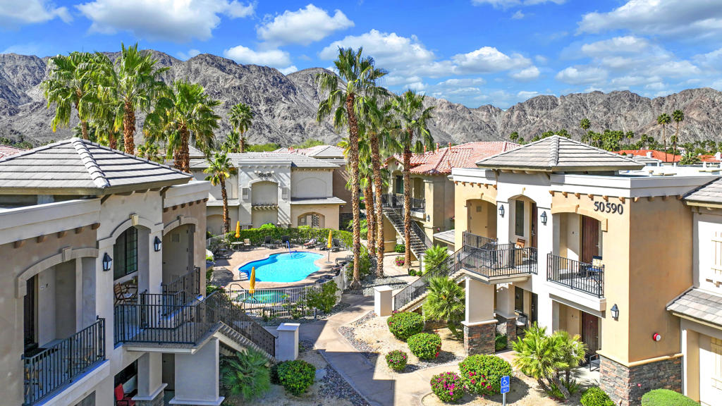 50610 Santa Rosa Plaza #8