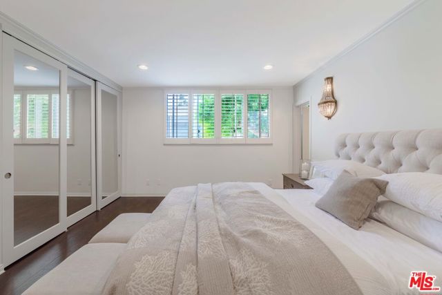 933 17th Street, Santa Monica CA: https://media.crmls.org/mediaz/549a6704-0c4a-46af-83ea-45c15a7b17bb.jpg