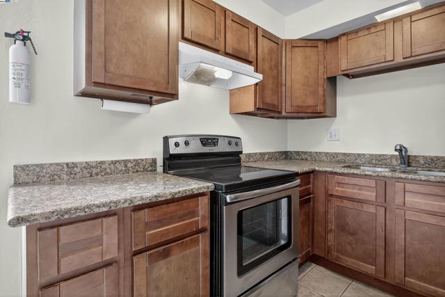 273 MacArthur Blvd, Oakland CA: https://media.crmls.org/mediaz/549b16c4-6fdb-4b6a-898e-1e926a33e992.jpg