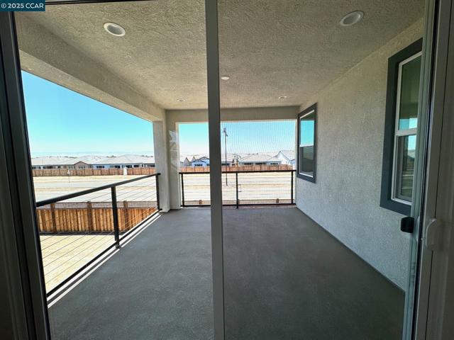 17585 Bushwick Lane, Lathrop CA: https://media.crmls.org/mediaz/549b4679-bf7d-42d9-b398-b4e0f8490907.jpg