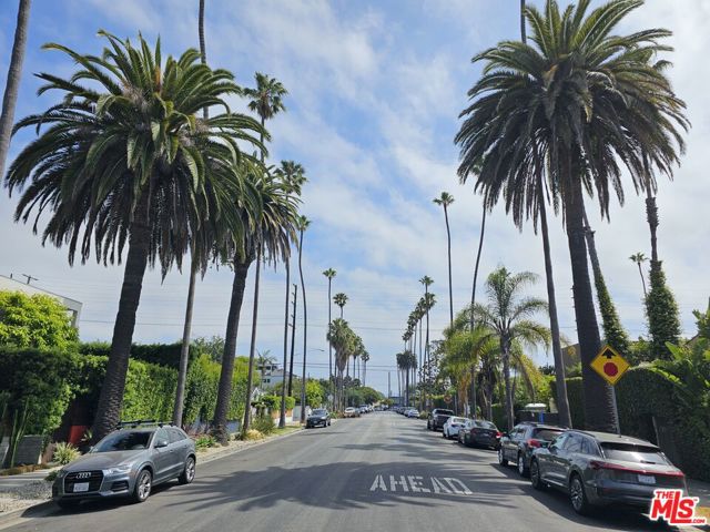837 Milwood Avenue, Venice CA: https://media.crmls.org/mediaz/549baa20-4149-4b66-875b-89964e471fe3.jpg