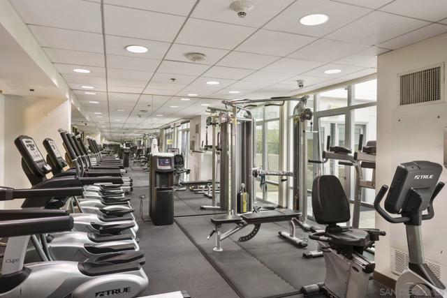 425 W Beech St, San Diego CA: https://media.crmls.org/mediaz/549bae9c-04c2-4697-9df6-ed66806ca0a8.jpg