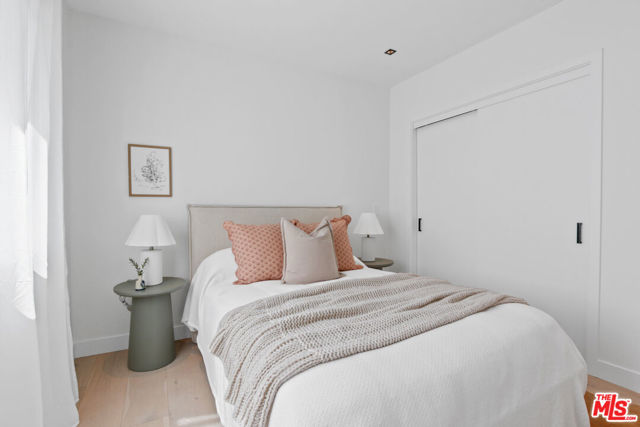 3620 5th Avenue, Los Angeles CA: https://media.crmls.org/mediaz/549c2b28-e679-4eef-95c6-6fc5496730a9.jpg