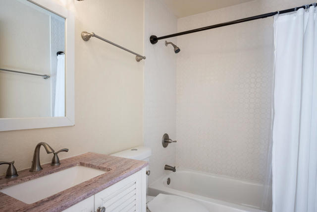 61619 Granada Drive, Joshua Tree CA: https://media.crmls.org/mediaz/549c7f82-722b-465b-8da5-4d573eca6dda.jpg
