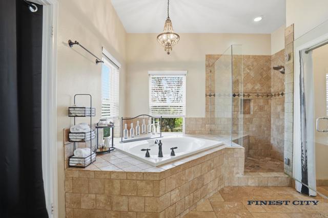 Detail Gallery Image 14 of 65 For 1925 Robinhood Rd, Vista,  CA 92084 - 5 Beds | 4/1 Baths