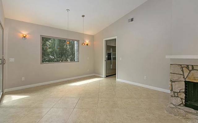 Detail Gallery Image 5 of 18 For 2895 Brentwood Ct, Carlsbad,  CA 92008 - 3 Beds | 3 Baths