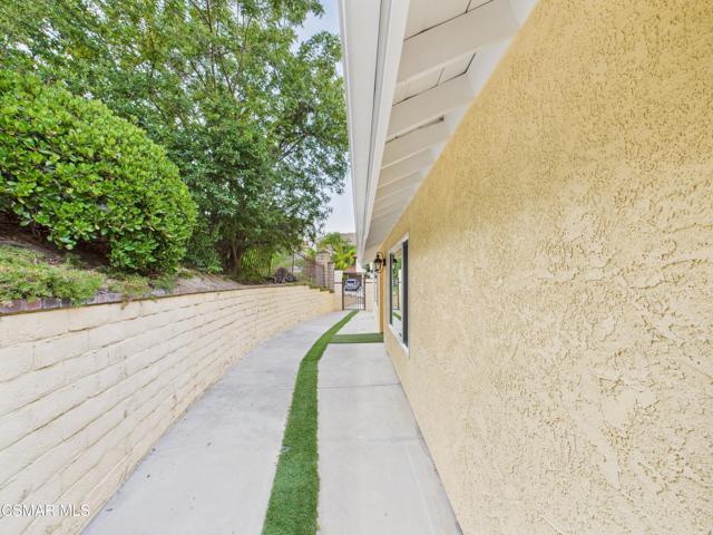 29650 Kimberly Drive, Agoura Hills CA: https://media.crmls.org/mediaz/549da9ec-230e-4a32-8c09-28ff483ea6ef.jpg