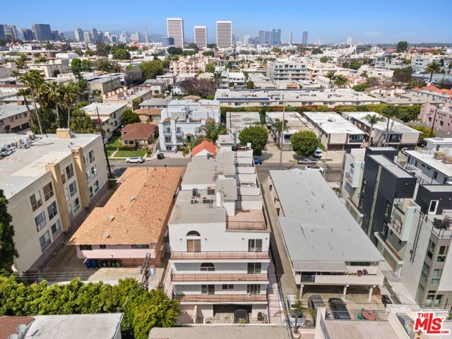 1717 Barrington Avenue, Los Angeles, California 90025, 4 Bedrooms Bedrooms, ,4 BathroomsBathrooms,Condominium,For Sale,Barrington,24406327