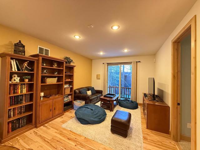 Image 22 of 26 For 1528 Chippewa Street