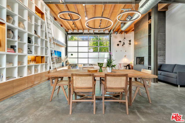 25 Brooks Avenue, Venice CA: https://media.crmls.org/mediaz/549ee1f6-3e6f-46dc-89c3-3ec4f1104df1.jpg