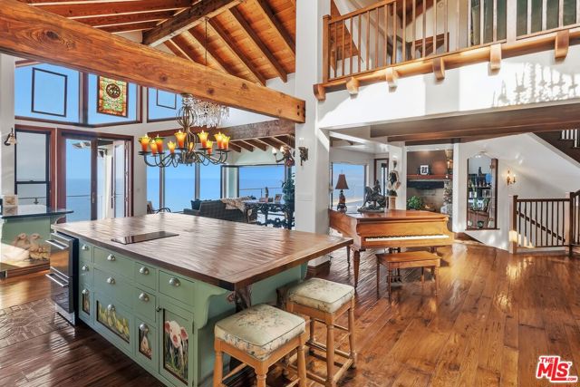 7007 Birdview Avenue, Malibu CA: https://media.crmls.org/mediaz/549f67e9-4f76-4170-a247-c5dc6663873f.jpg